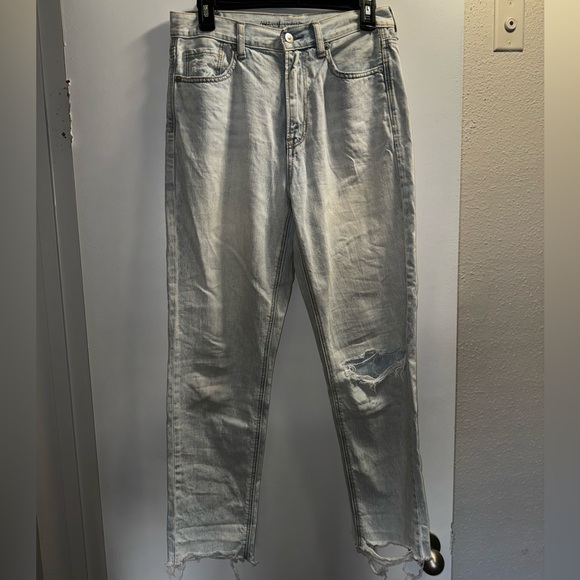 American Eagle Distressed Mom Jeans - Picture 2 of 6